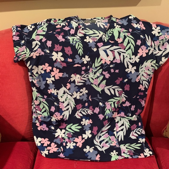 Scrub top - Picture 3 of 7